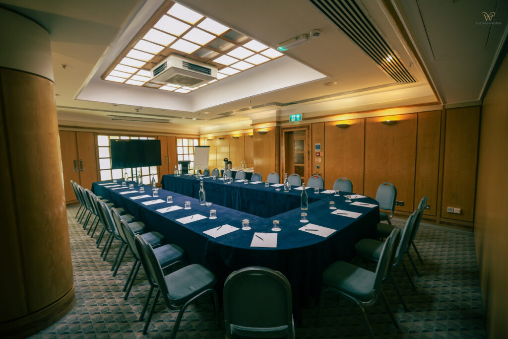 Large Conference Room / Boardroom (15–30+ People)