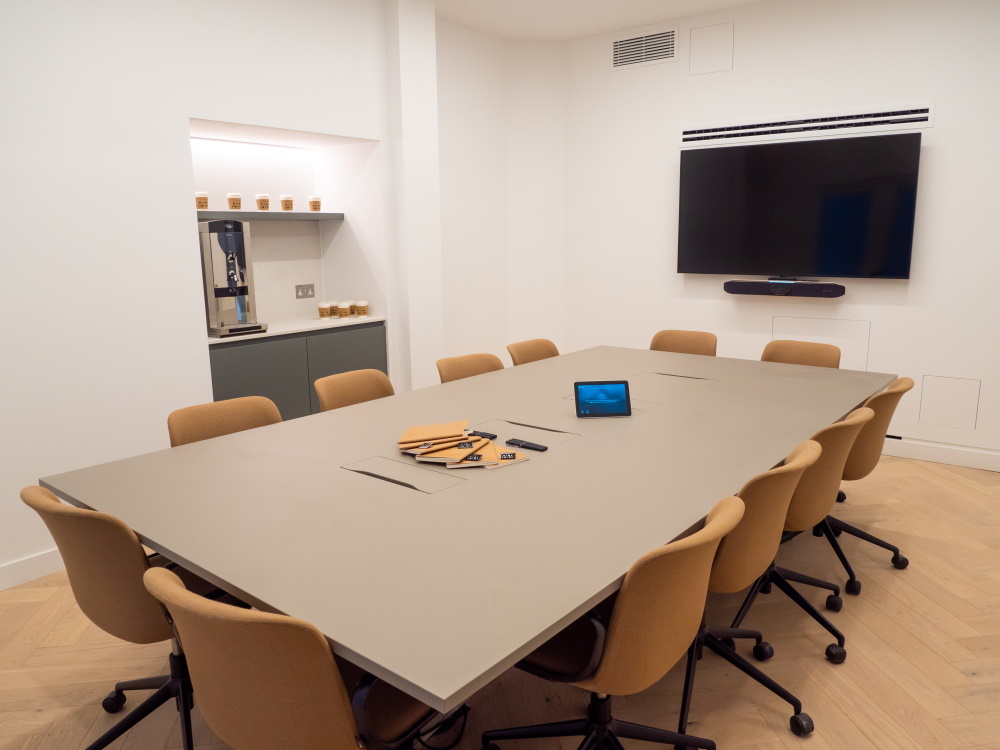Small Meeting Room (4–8 People)